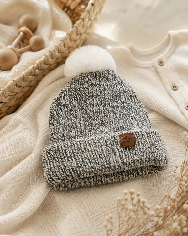 Gorro Lana Baby Mystique Gris Jaspeado pompón blanco 02